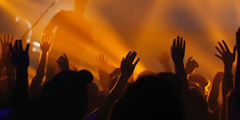 Top 10 Classic Praise & Worship Songs That Is Still Relevant In 2022